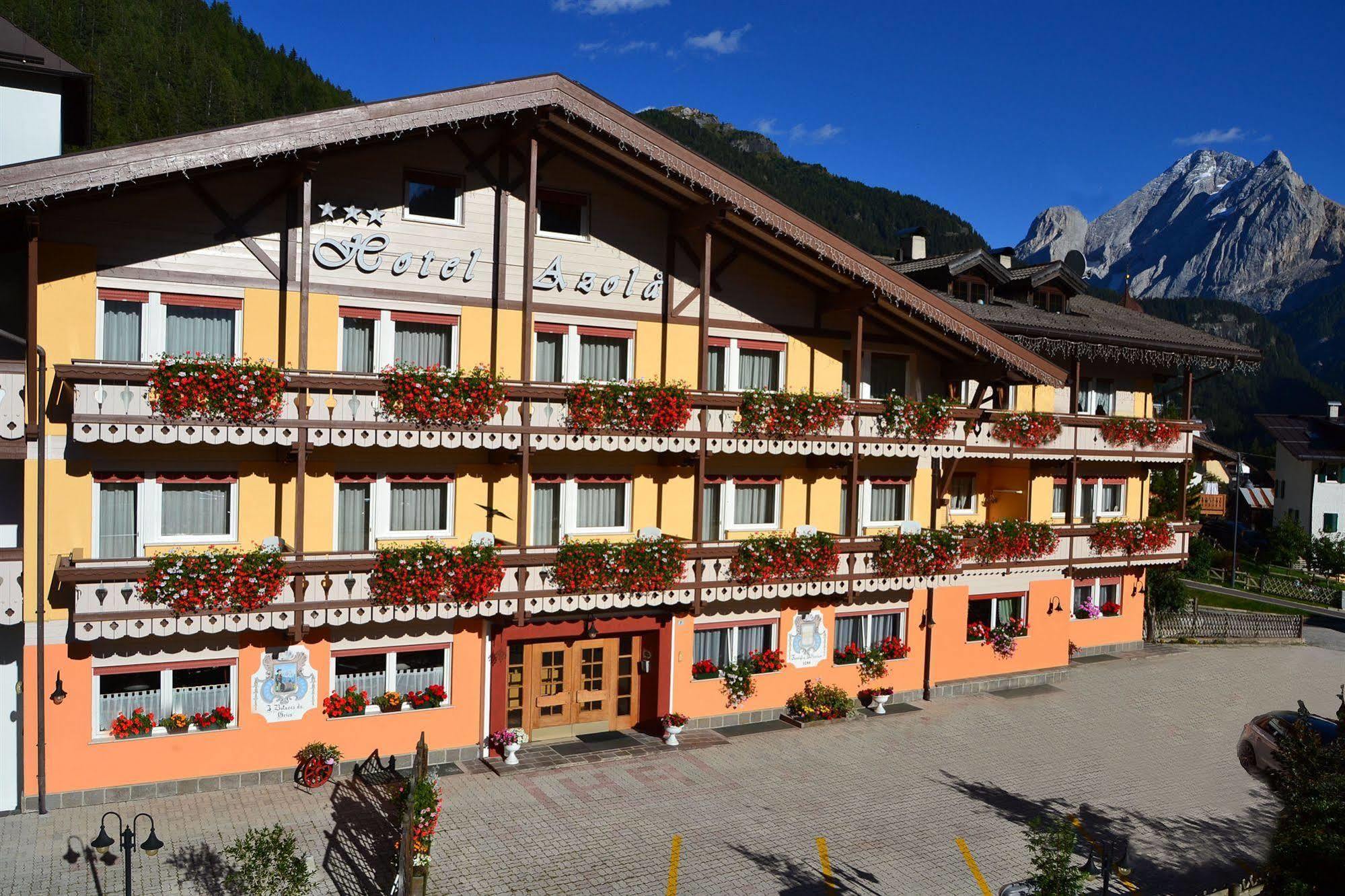 Hotel Azola Canazei Exterior foto